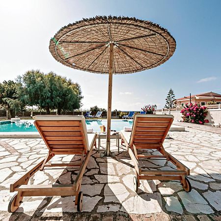 Skidi Beach House Ágios Matthaíos エクステリア 写真