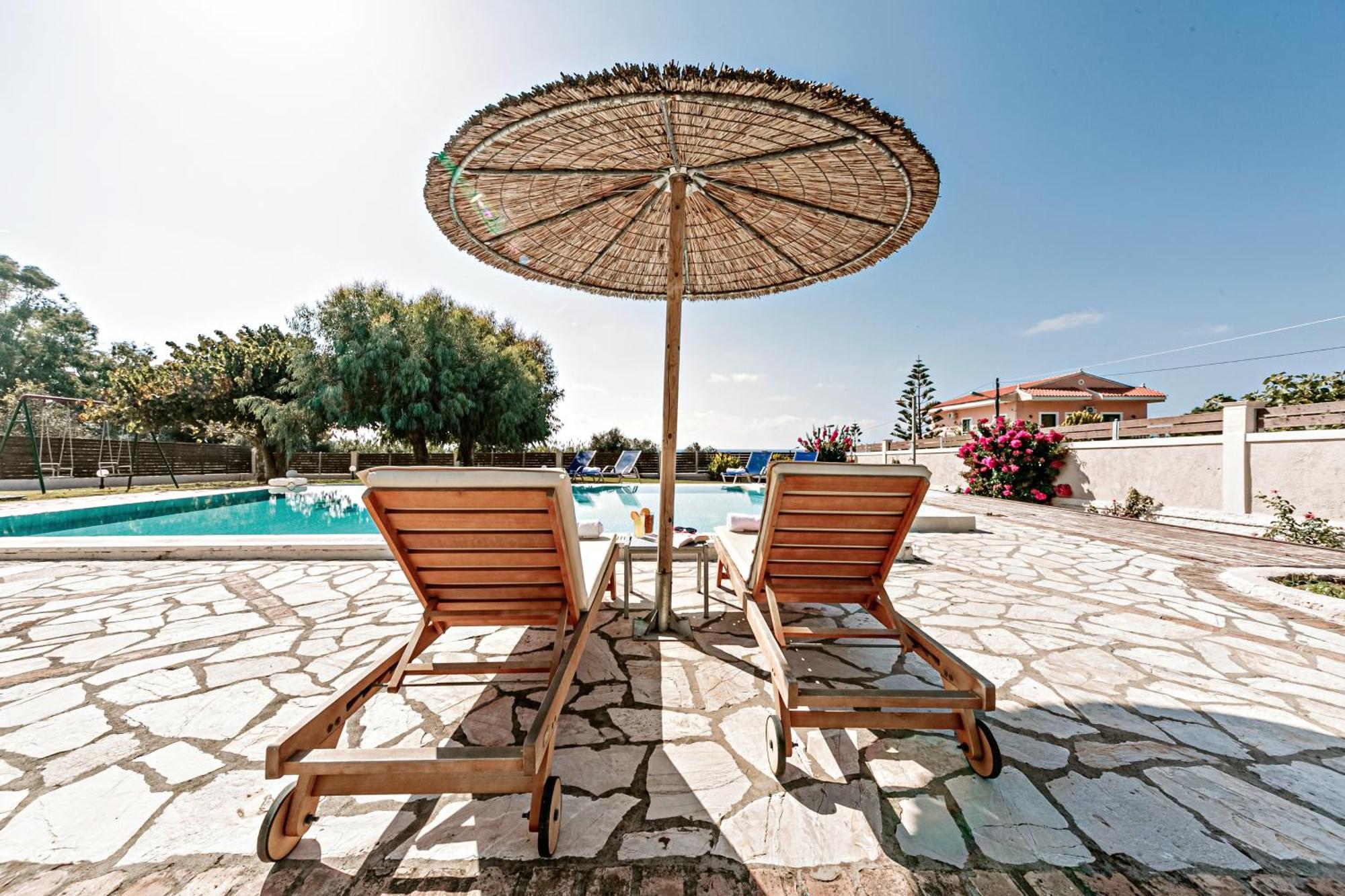 Skidi Beach House Ágios Matthaíos エクステリア 写真