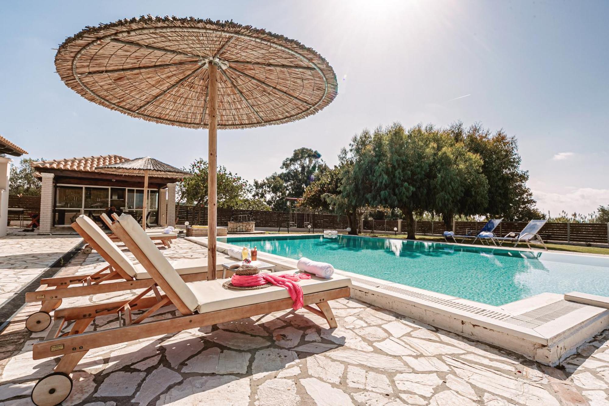 Skidi Beach House Ágios Matthaíos エクステリア 写真