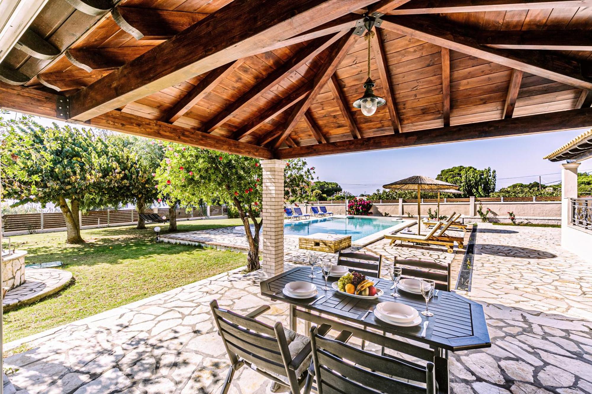 Skidi Beach House Ágios Matthaíos エクステリア 写真