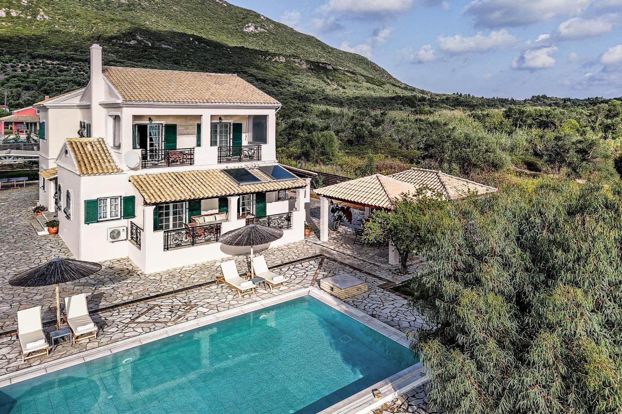 Skidi Beach House Ágios Matthaíos エクステリア 写真