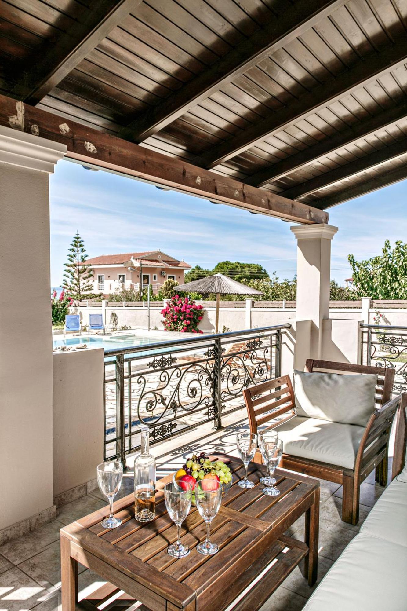 Skidi Beach House Ágios Matthaíos エクステリア 写真