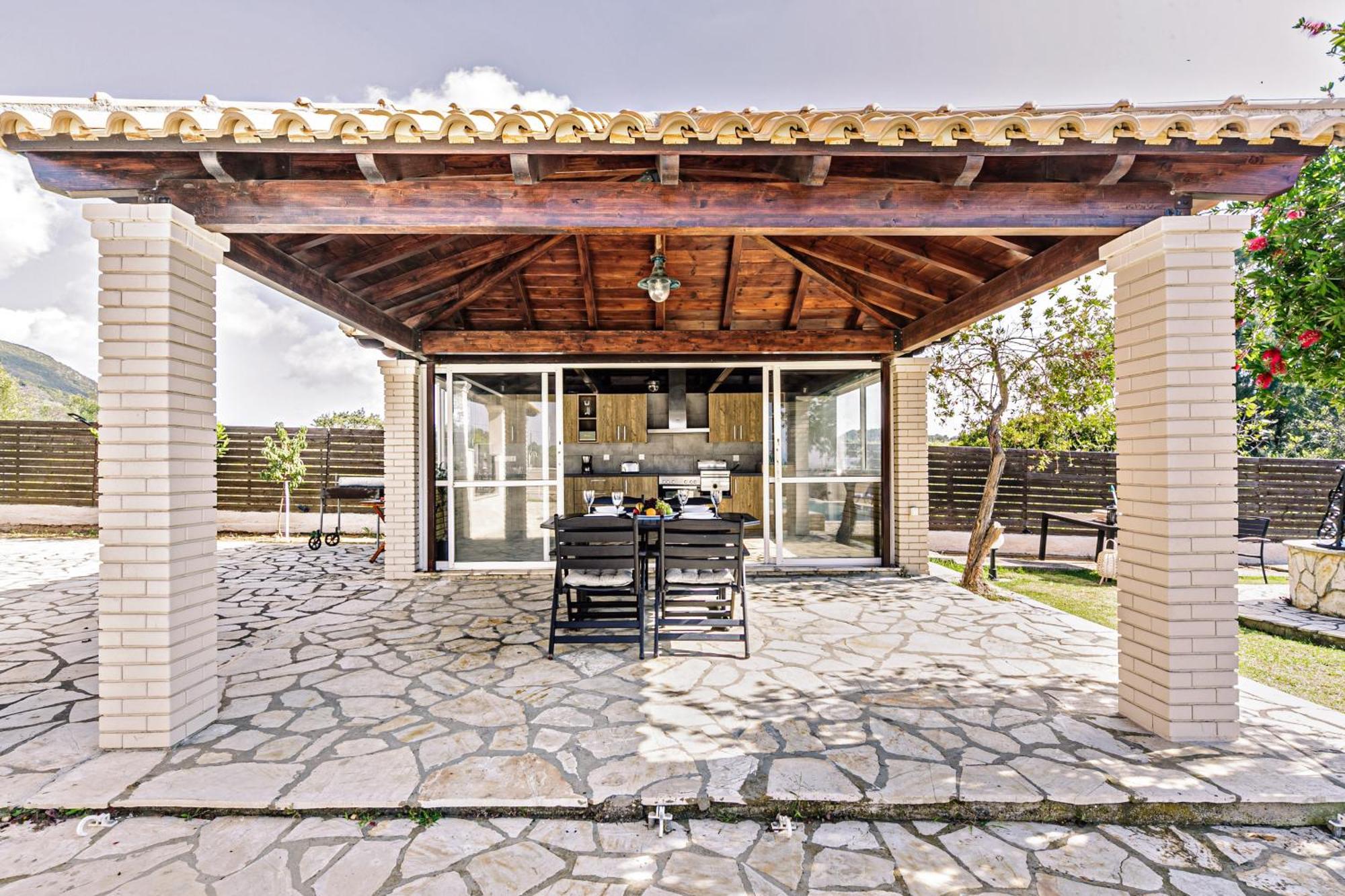 Skidi Beach House Ágios Matthaíos エクステリア 写真