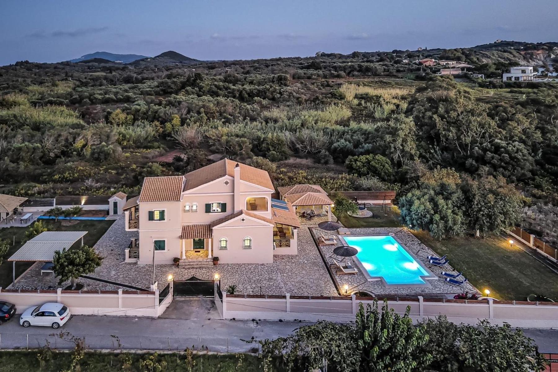 Skidi Beach House Ágios Matthaíos エクステリア 写真