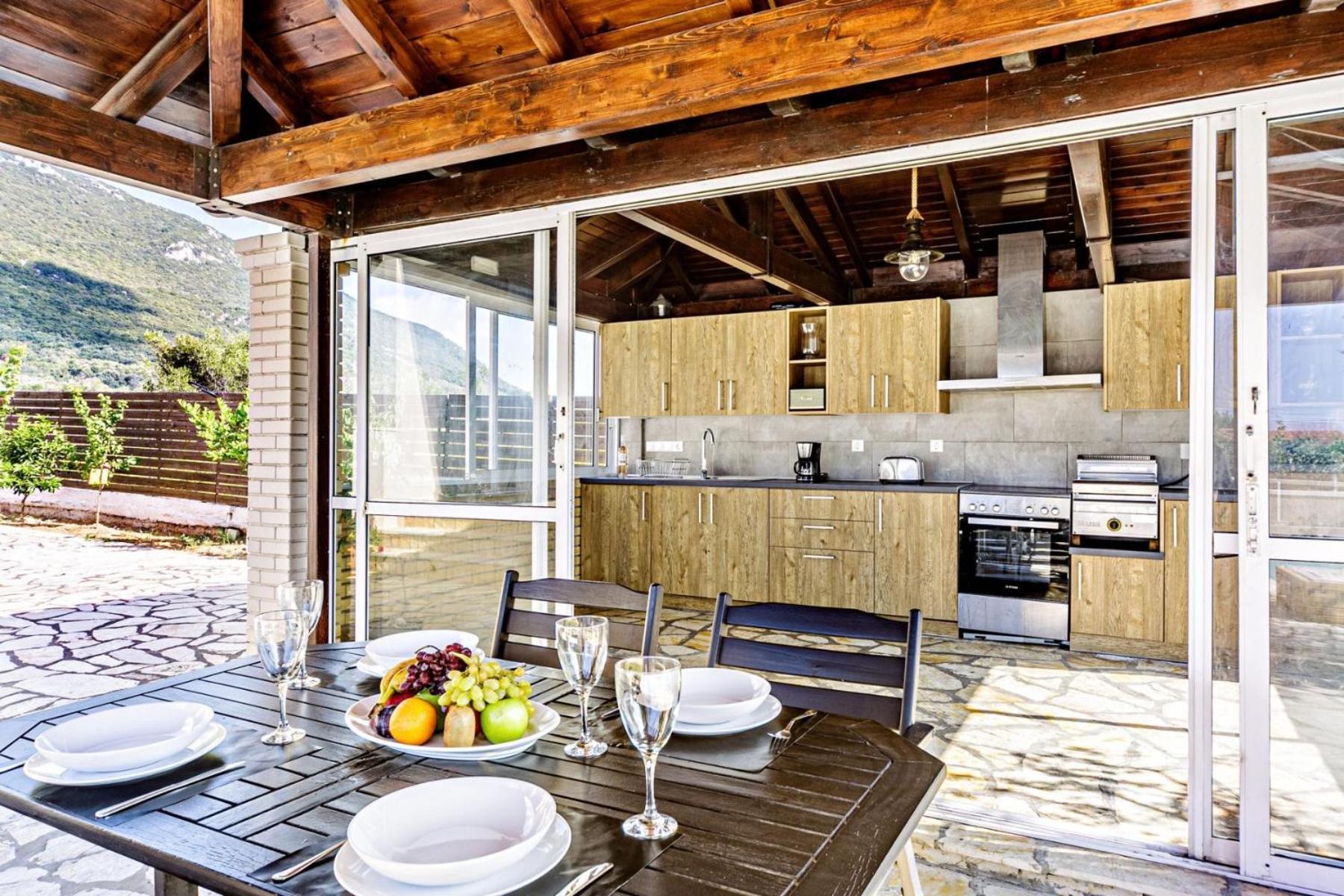 Skidi Beach House Ágios Matthaíos エクステリア 写真